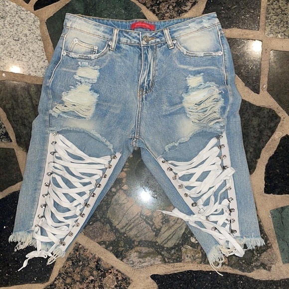 Life Of The Party High Rise Bermuda Shorts -Light Blue Wash size M New W/O Tag - Picture 6 of 9